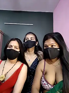 Snapshot of cutee__crazy chatting on March 2026 02:05:02 PM cutee crazy online show from March 2026 02:05:02 PM