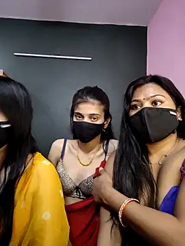 Snapshot of cutee__crazy chatting on April 2026 01:44:01 PM cutee crazy online show from April 2026 01:44:01 PM