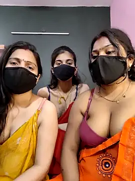 Snapshot of cutee__crazy chatting on April 2026 01:49:02 PM cutee crazy online show from April 2026 01:49:02 PM