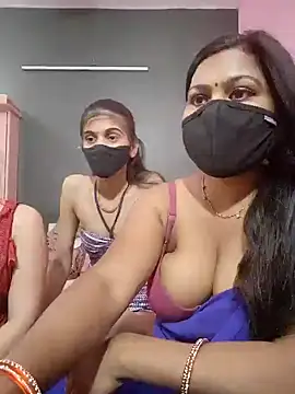 Snapshot of cutee__crazy chatting on April 2026 02:13:02 PM cutee crazy online show from April 2026 02:13:02 PM