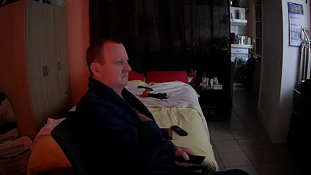Snapshot of passifsoumis1963 chatting on November 2025 10:04:02 AM passifsoumis1963 online show from November 2025 10:04:02 AM