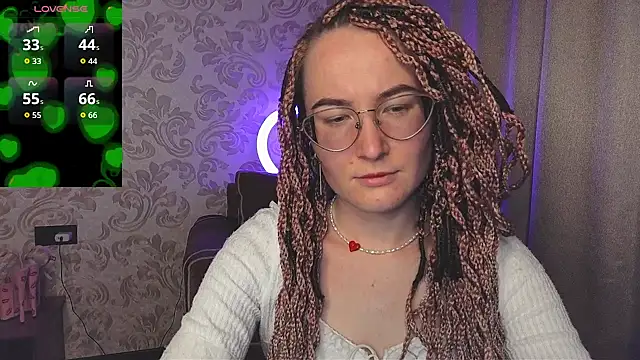 Snapshot of AgnesGraham chatting on April 2026 09:30:01 PM AgnesGraham online show from April 2026 09:30:01 PM