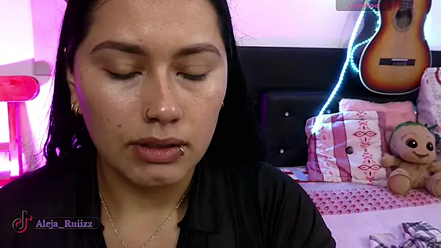 Snapshot of LauraRuiz1 chatting on September 2025 11:15:02 PM LauraRuiz1 online show from September 2025 11:15:02 PM