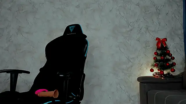 Snapshot of Emma7 chatting on January 2025 04:04:01 AM Emma7 online show from January 2025 04:04:01 AM