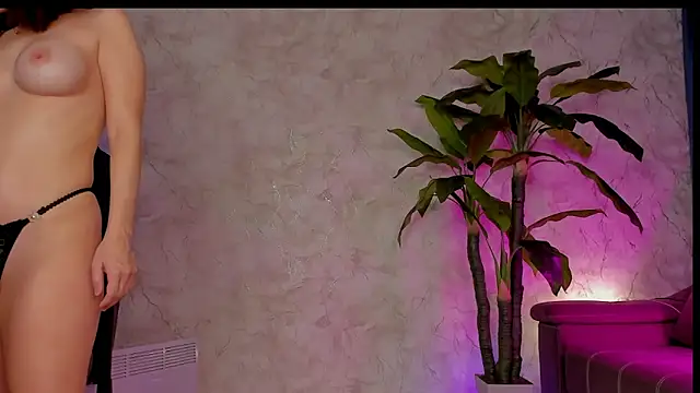 Snapshot of Emma7 chatting on February 2025 02:53:02 AM Emma7 online show from February 2025 02:53:02 AM