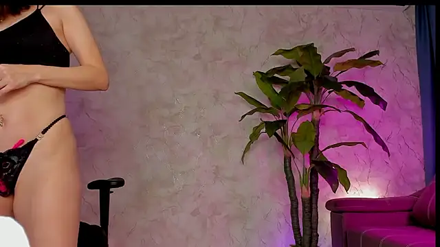 Snapshot of Emma7 chatting on February 2025 01:33:01 AM Emma7 online show from February 2025 01:33:01 AM