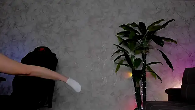 Snapshot of Emma7 chatting on September 2025 03:28:01 AM Emma7 online show from September 2025 03:28:01 AM