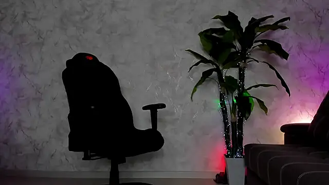 Snapshot of Emma7 chatting on November 2025 04:12:02 AM Emma7 online show from November 2025 04:12:02 AM