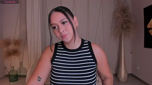 ToriCrossX online show from September 2025 12:38:02 PM