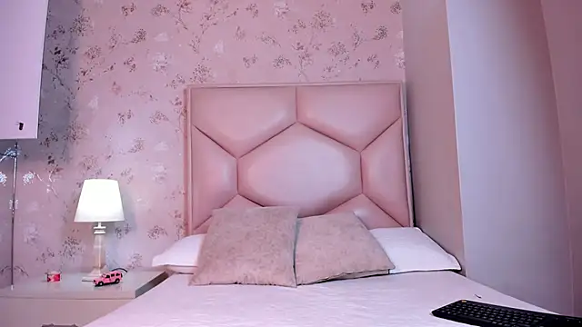 Snapshot of ambar_sullivan chatting on October 2025 11:36:01 AM ambar sullivan online show from October 2025 11:36:01 AM