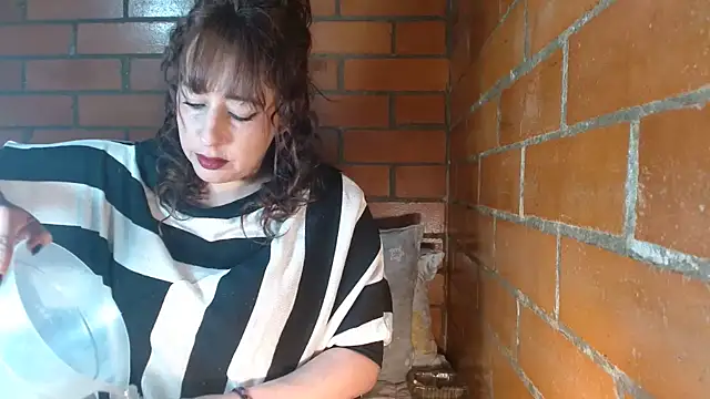 Snapshot of jenniferS_ chatting on January 2025 04:00:01 PM jenniferS online show from January 2025 04:00:01 PM