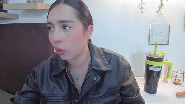 isabella jade online show from January 2025 10:01:01 PM