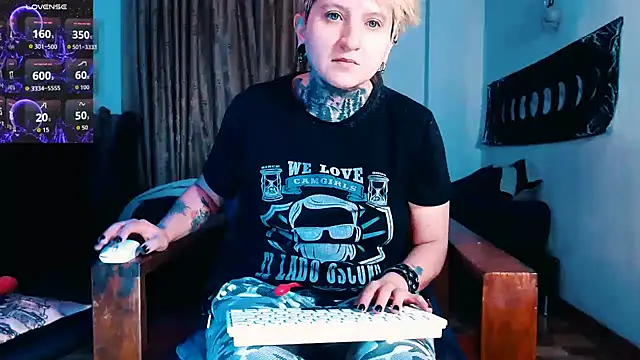 Marieblueeyes online show from November 2025 11:04:01 PM