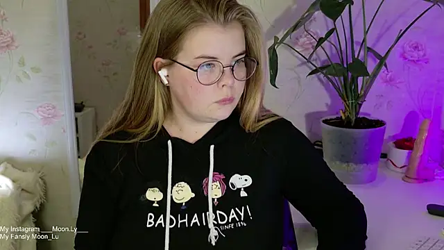 Snapshot of sinnamon_ chatting on September 2025 05:18:02 PM sinnamon  online show from September 2025 05:18:02 PM