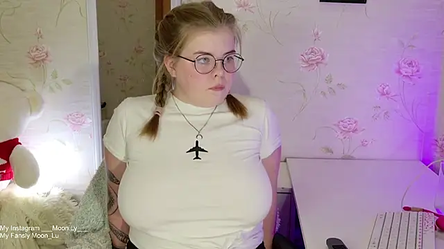 Snapshot of sinnamon_ chatting on October 2025 05:43:01 PM sinnamon  online show from October 2025 05:43:01 PM