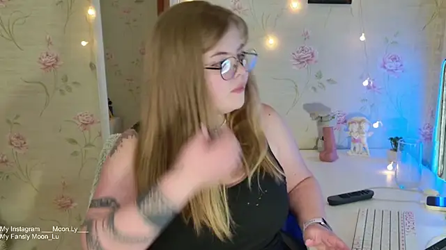 Snapshot of sinnamon_ chatting on October 2025 04:42:01 PM sinnamon  online show from October 2025 04:42:01 PM