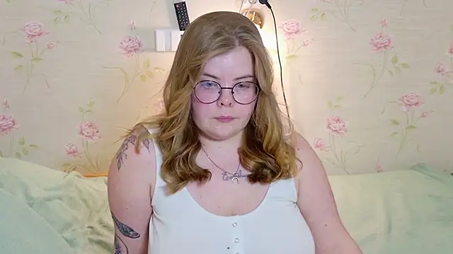 Snapshot of sinnamon_ chatting on March 2026 02:33:02 PM sinnamon online show from March 2026 02:33:02 PM