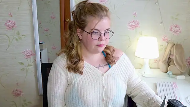 Snapshot of sinnamon_ chatting on April 2026 12:32:02 PM sinnamon online show from April 2026 12:32:02 PM