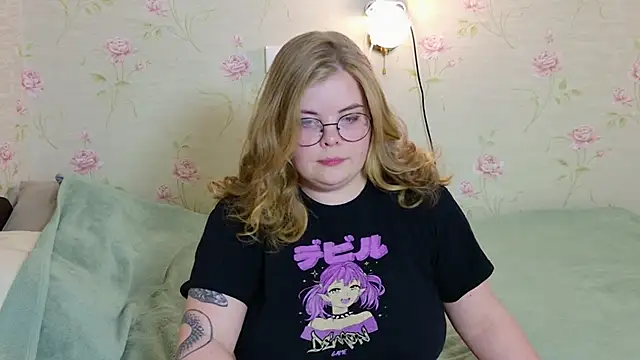 Snapshot of sinnamon_ chatting on April 2026 04:36:02 PM sinnamon online show from April 2026 04:36:02 PM