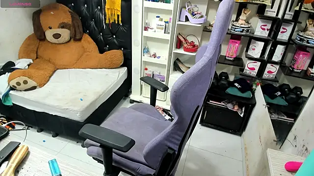 allsson queen online show from September 2025 08:10:01 PM