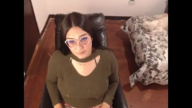 Snapshot of bella_vel chatting on January 2025 08:31:02 PM bella vel online show from January 2025 08:31:02 PM