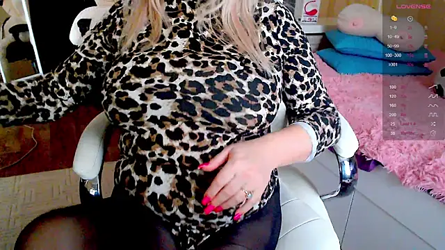 Snapshot of PamHardFuck chatting on February 2025 11:46:01 AM PamHardFuck online show from February 2025 11:46:01 AM