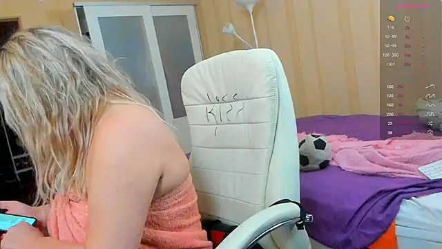 Snapshot of PamHardFuck chatting on February 2025 06:41:02 PM PamHardFuck online show from February 2025 06:41:02 PM