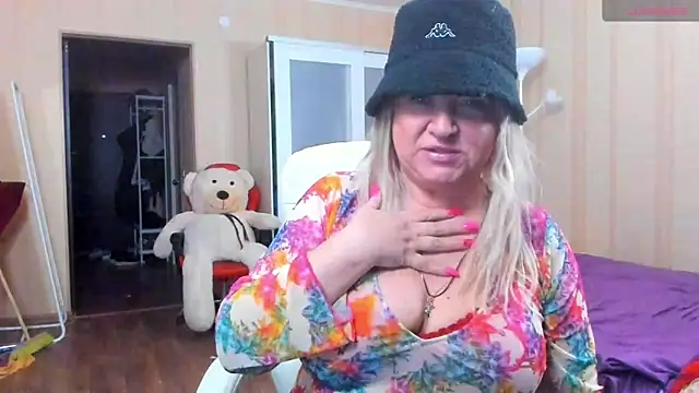 Snapshot of PamHardFuck chatting on March 2025 05:56:01 PM PamHardFuck online show from March 2025 05:56:01 PM