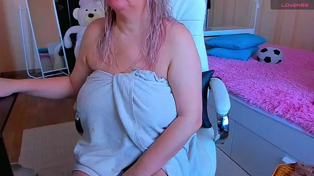 Snapshot of PamHardFuck chatting on March 2025 08:15:02 AM PamHardFuck online show from March 2025 08:15:02 AM