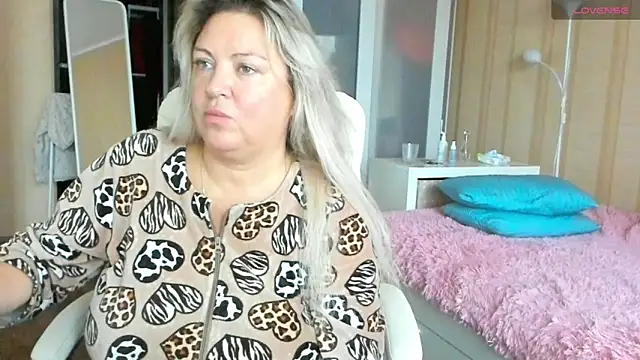 Snapshot of PamHardFuck chatting on September 2025 09:32:01 AM PamHardFuck online show from September 2025 09:32:01 AM