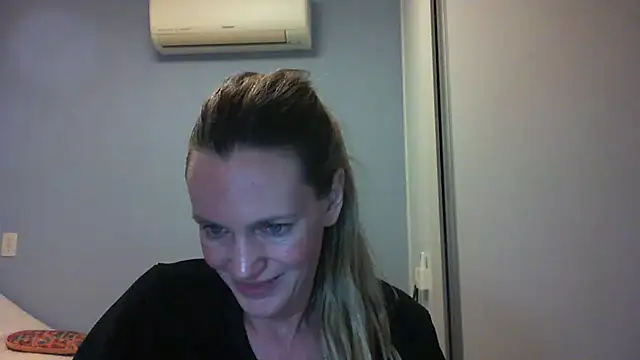 Annylove1 online show from October 2025 12:31:02 AM