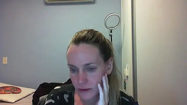 Annylove1 online show from November 2025 12:11:02 AM