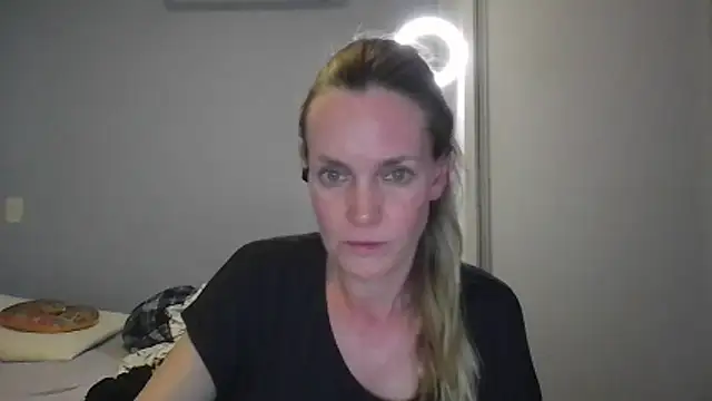 Annylove1 online show from December 2025 12:17:01 AM