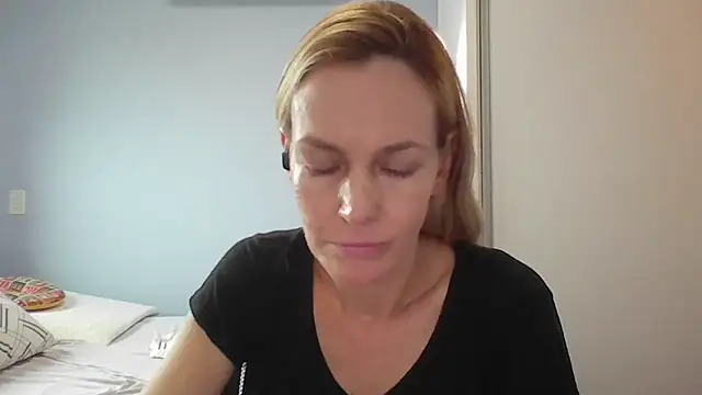 Annylove1 online show from March 2026 11:47:01 AM