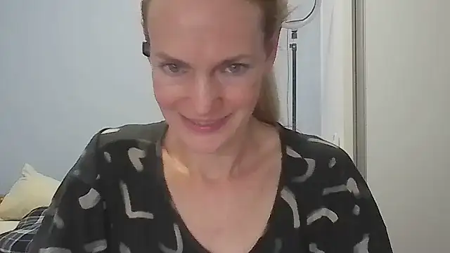 Annylove1 online show from March 2026 12:39:01 AM