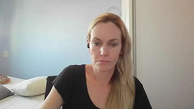 Annylove1 online show from March 2026 12:55:01 PM