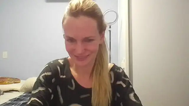 Annylove1 online show from April 2026 01:03:01 AM