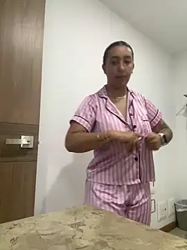 Snapshot of Hannahoff chatting on January 2025 04:15:01 PM Hannahoff online show from January 2025 04:15:01 PM