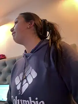 Snapshot of Hannahoff chatting on February 2025 04:37:02 AM Hannahoff online show from February 2025 04:37:02 AM