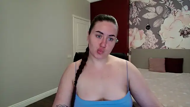 Roxie Bradley online show from April 2026 05:45:02 AM