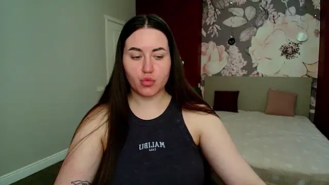 Snapshot of Roxie_Bradley chatting on April 2026 05:58:01 AM Roxie Bradley online show from April 2026 05:58:01 AM