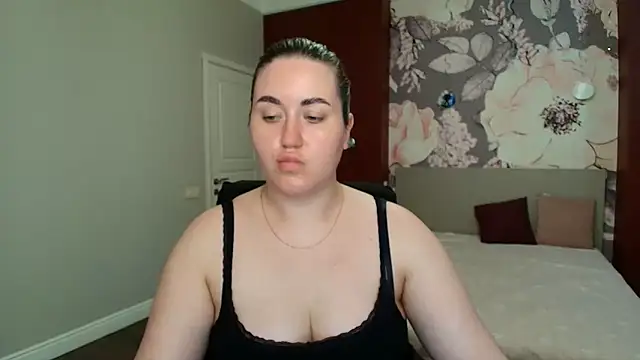Snapshot of Roxie_Bradley chatting on May 2026 05:46:02 AM Roxie Bradley online show from May 2026 05:46:02 AM