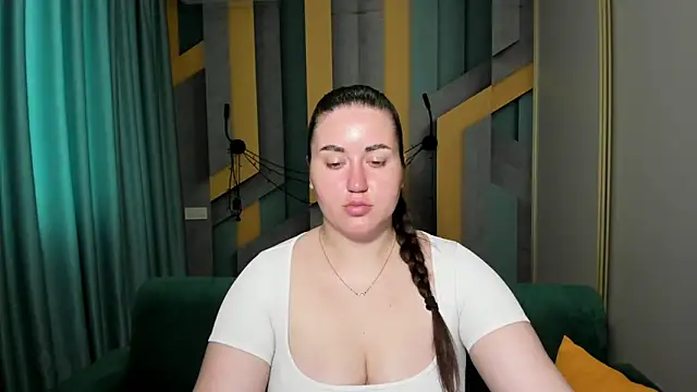 Snapshot of Roxie_Bradley chatting on June 2026 05:43:02 AM Roxie Bradley online show from June 2026 05:43:02 AM