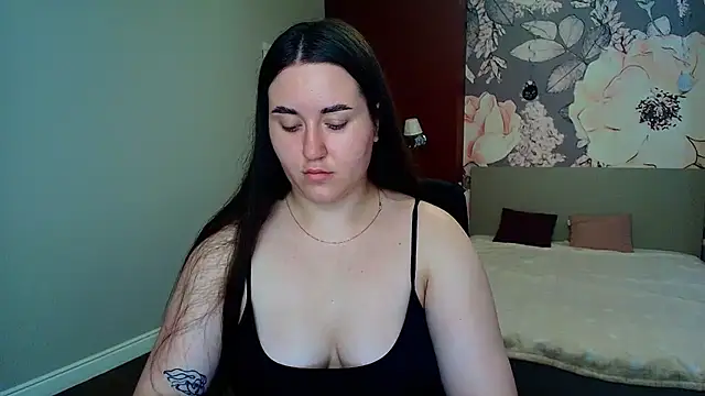 Snapshot of Roxie_Bradley chatting on June 2026 05:30:02 AM Roxie Bradley online show from June 2026 05:30:02 AM
