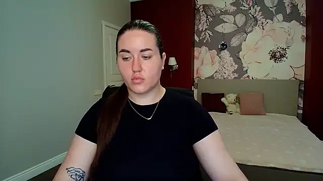Snapshot of Roxie_Bradley chatting on July 2026 05:43:02 AM Roxie Bradley online show from July 2026 05:43:02 AM