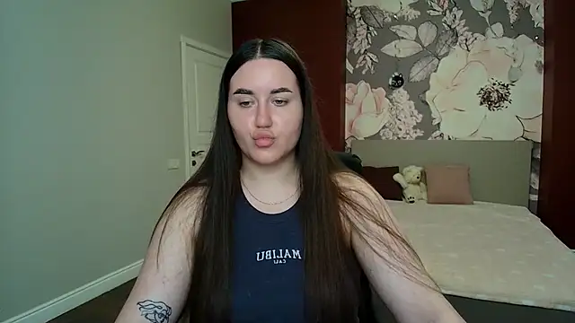 Snapshot of Roxie_Bradley chatting on July 2026 06:00:01 AM Roxie Bradley online show from July 2026 06:00:01 AM