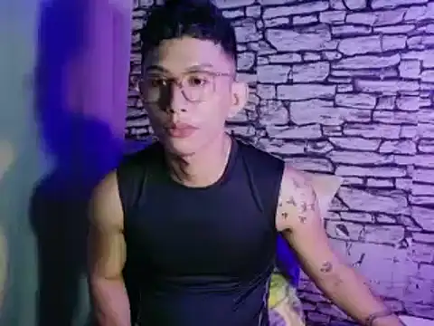 xlovercum online show from April 2026 03:31:02 PM