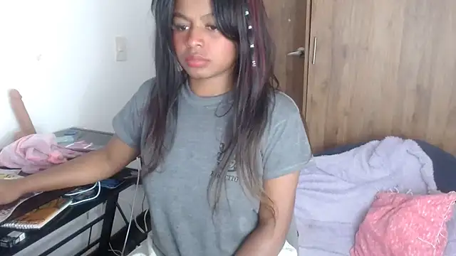 Snapshot of charlott7 chatting on December 2024 10:04:02 PM charlott7 online show from December 2024 10:04:02 PM