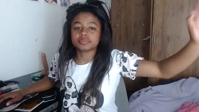 Snapshot of charlott7 chatting on December 2024 04:27:02 PM charlott7 online show from December 2024 04:27:02 PM