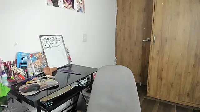 Snapshot of charlott7 chatting on February 2025 01:31:02 AM charlott7 online show from February 2025 01:31:02 AM